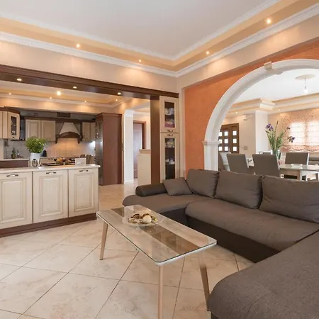 Apartament Vicky Argassi